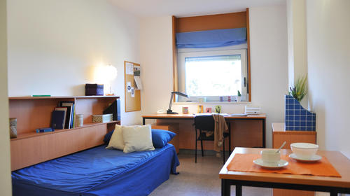 Hallan cuerpo de universitario que muri&oacute; dentro de su habitaci&oacute;n