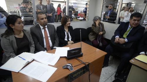 Sol&oacute;rzano Foppa defiende a exjefa administrativa del MP 