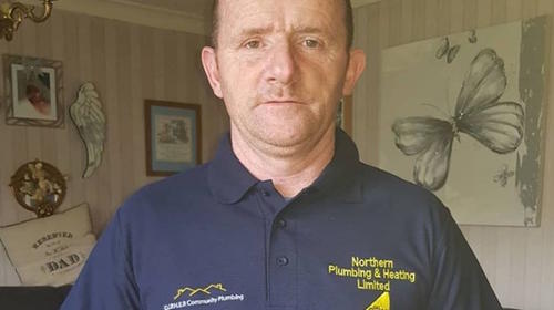 El gesto de un fontanero a mujer de 91 a&ntilde;os enternece las redes