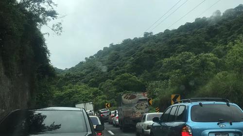 Tránsito afectado en la Cuesta de las Cañas debido a derrumbe