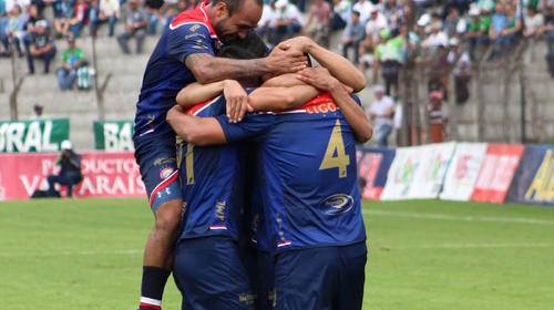 Los S&uacute;per Chivos se imponen al campe&oacute;n y silencian el Pensativo