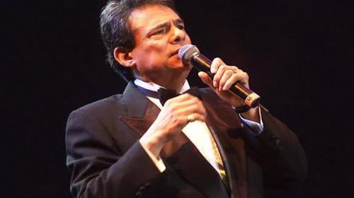 El cuerpo de José José llega a la funeraria donde será velado