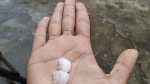 Lluvia con granizo sorprende a la ciudad de Guatemala