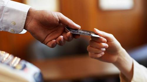 ¿Cómo optar a la "espera" en pago de préstamos y colegiaturas?