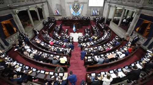 Videos: gritos y reclamos durante la sesión nocturna del Congreso