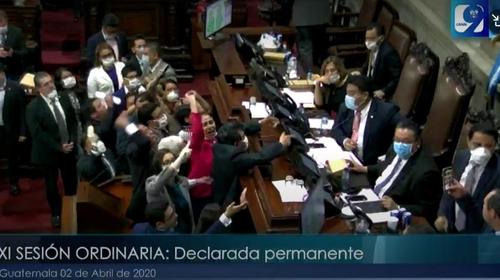 La foto que muestra el clima tenso en el Congreso