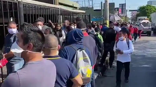 Guatemaltecos se aglomeran para tramitar licencia de conducir