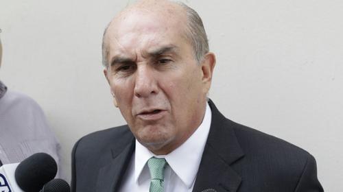 Pobladores impidieron pasar a su chalet a diputado Taracena