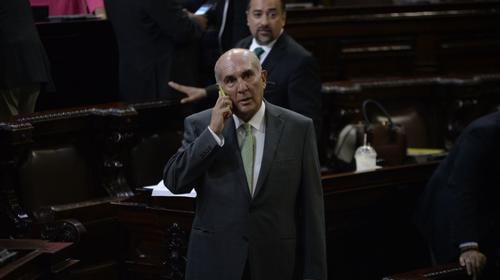 Diputado señala a Taracena "por estar en la playa" durante sesión