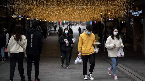 Wuhan se levanta, pero sigue alerta frente al nuevo coronavirus