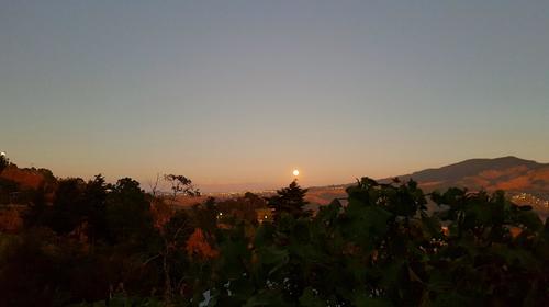 Patzún: cohetillos y gritos, así vivieron primera noche aislados