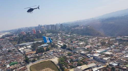 Helic&oacute;ptero sobrevol&oacute; la capital para entrega de alimentos
