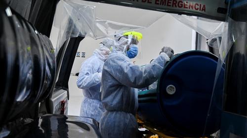 Dos médicos se contagiaron tras atender a paciente con Covid-19