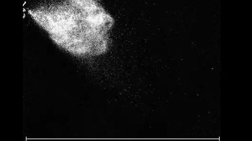 Video muestra cómo viajan las microgotas tras un estornudo