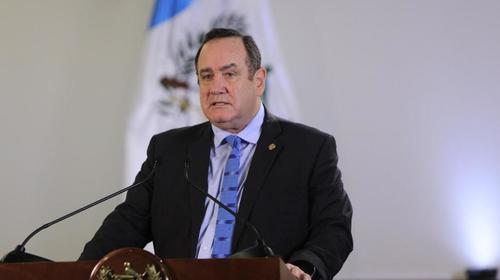 Giammattei critica la poca reacción de México ante coronavirus