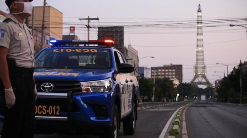 El niño que lloraba fuera de su casa en pleno toque de queda