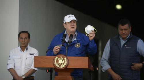 Gobierno amplía 24 horas licitación para comprar mascarillas