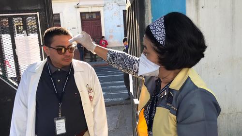 M&eacute;dicos del San Juan piden m&aacute;s pruebas y mantener toque de queda