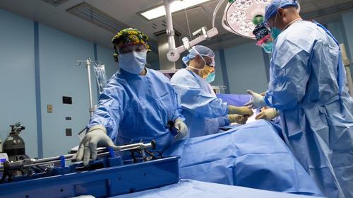 Giammattei anuncia nacimiento de gemelos de madre con Covid-19