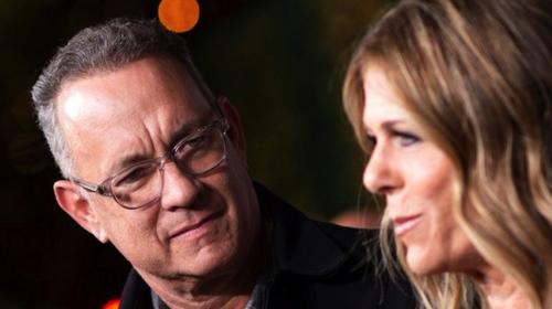 Tom Hanks reaparece más delgado y sin cabello 