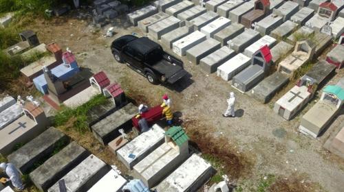 Ecuador retiró casi 800 cadáveres de viviendas en Guayaquil 