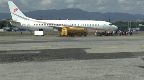 EE.UU. reanuda vuelos de deportados y extreman medidas sanitarias