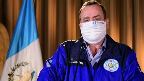 Giammattei: "Hay multa por no usar mascarilla, pero no prisión"