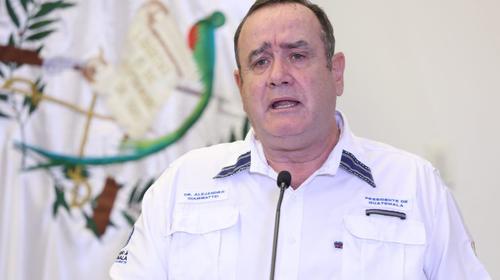 Giammattei advierte que este lunes espera un "repunte de casos"