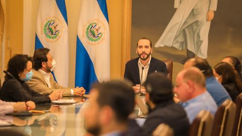 Nayib Bukele ordena resguardar a personal sanitario en hoteles