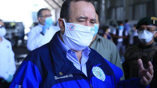 Giammattei calcula más de 17 mil muertos si libera restricciones