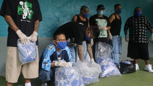 Reos del Centro Preventivo de zona 18 donan mascarillas 