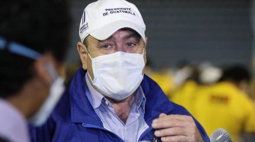 Giammattei confirma dos casos de Covid-19 en aldea de El Progreso