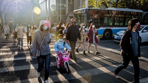 China reacciona a críticas y dice ser transparente con Covid-19