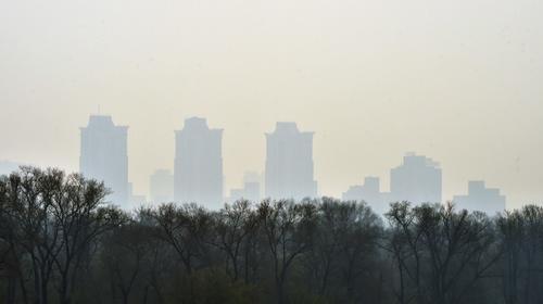 Covid-19: Contaminación pudo ser factor mortal en Italia y España