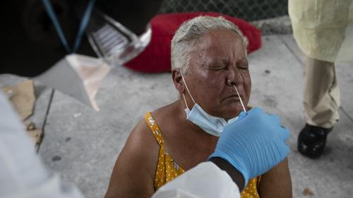 OPS aconseja no relajar medidas y masificar las pruebas