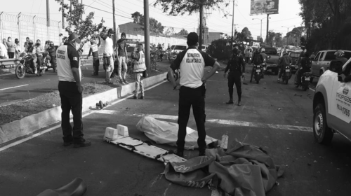 Accidente complica tráfico hacia San Lucas, murió un motorista 