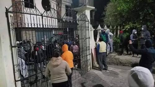 Se oponen a entierro de mujer que habría muerto por Covid-19 