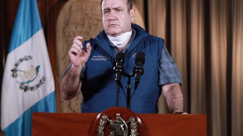 Covid-19: Giammattei anuncia posible denuncia contra el IGSS