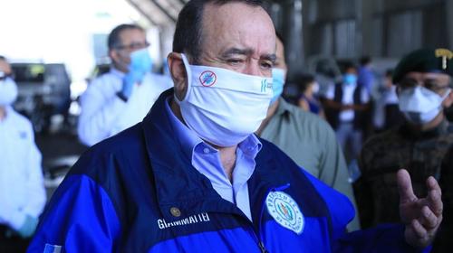 Giammattei dice que duerme cuatro horas al día y tiene pesadillas