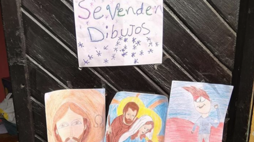 Miguel, el niño que vende dibujos para ayudar a su familia