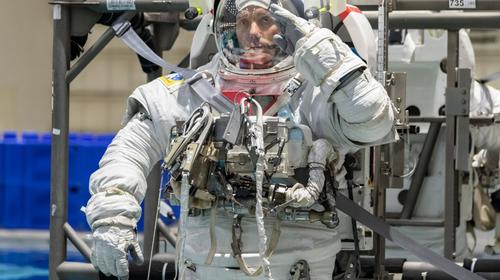 Cápsula de SpaceX abandona la Estación Espacial rumbo a la Tierra