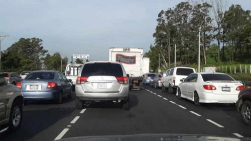 Reportan largas filas de veh&iacute;culos en autopista Pal&iacute;n Escuintla