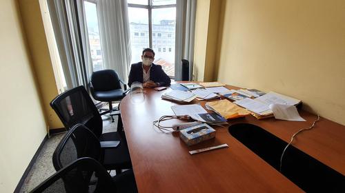 Diputado de Semilla asegura que no tiene oficina en el Congreso