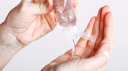 Varios adultos se enferman gravemente por beber gel antibacterial