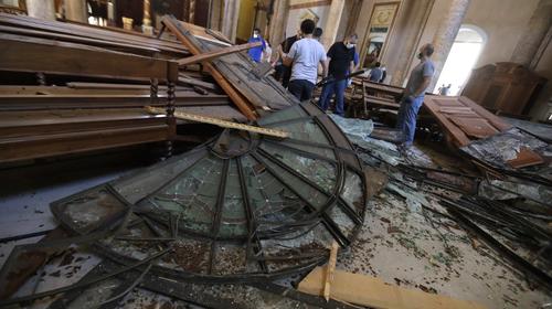 El bombazo de Beirut desplom&oacute; el techo de iglesia en plena misa