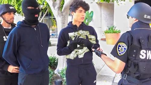 Youtubers podr&iacute;an ser condenados por simular asaltos a bancos