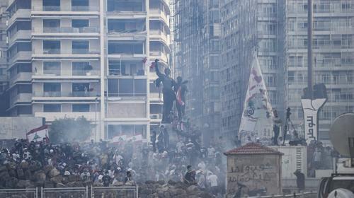 Beirut: Protestas violentas contra el Gobierno tras explosi&oacute;n