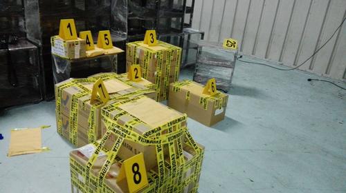 MP decomisa cajas de medicina vencida del Parque de la Industria 