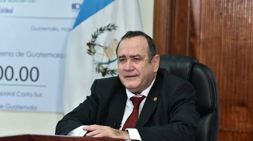 Giammattei contuvo las lágrimas al recordar su vida de joven