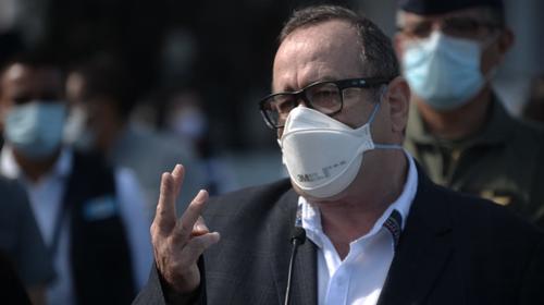 Giammattei: "No puedo obligar a nadie a usar mascarilla"